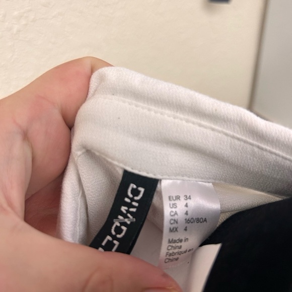 (3/$20) Divided H&M size 4 white short sleeve button up shirt - Picture 3 of 3